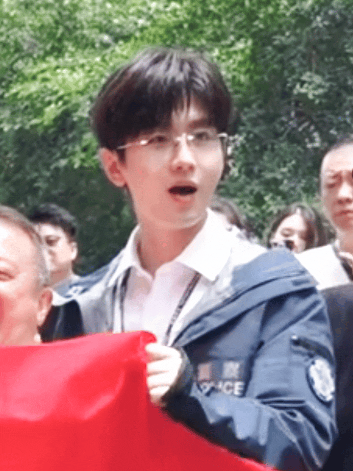 世界纷纷扰扰，守我一隅清欢。 