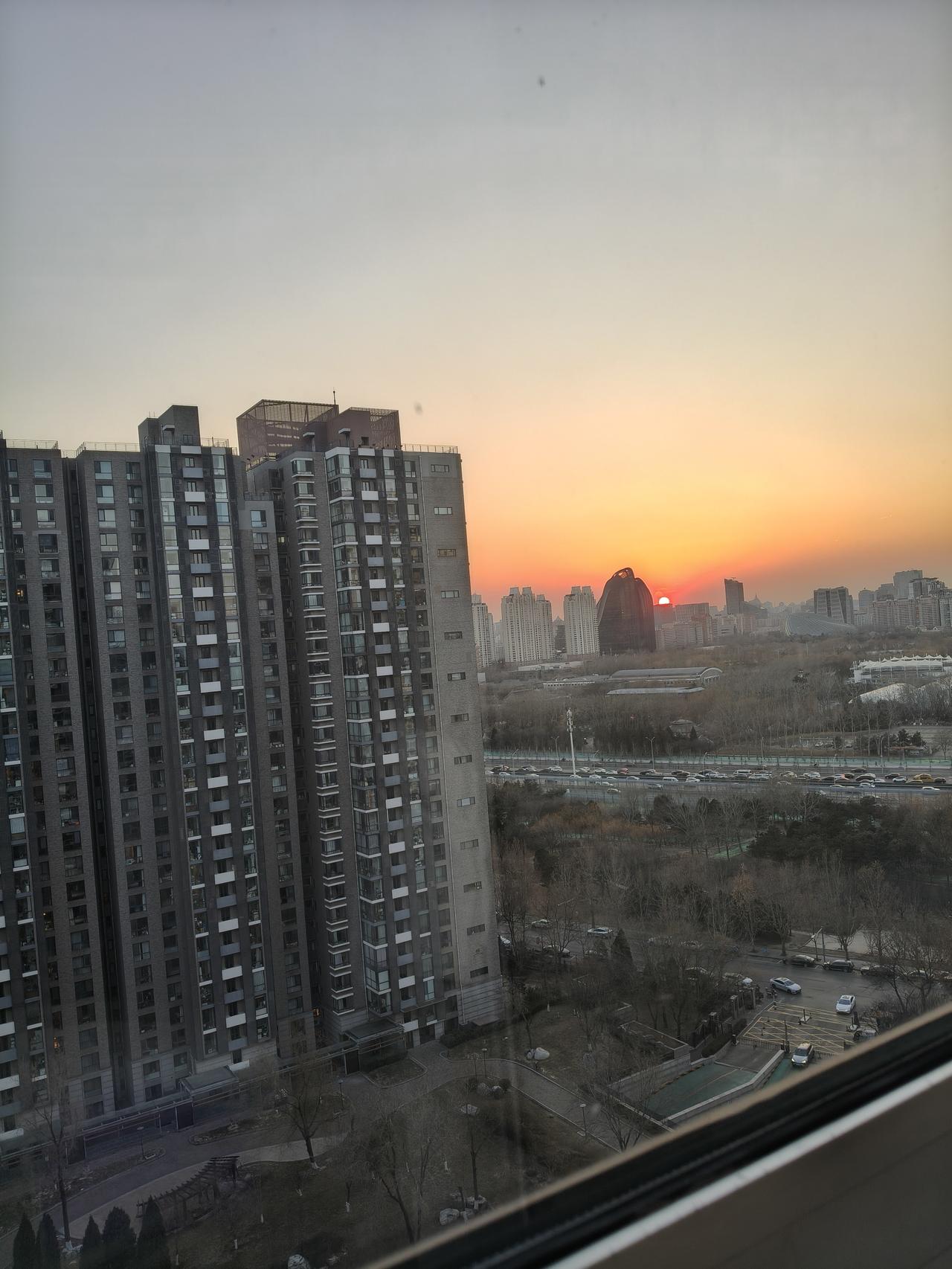 几分钟的时间，日落西山