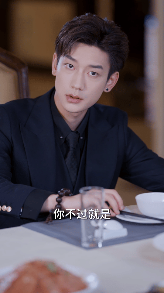 莞莞类卿是我的福分李柯以这茶香可不是虚的，被嘲讽是替身时，她脸上一点波澜都没有。