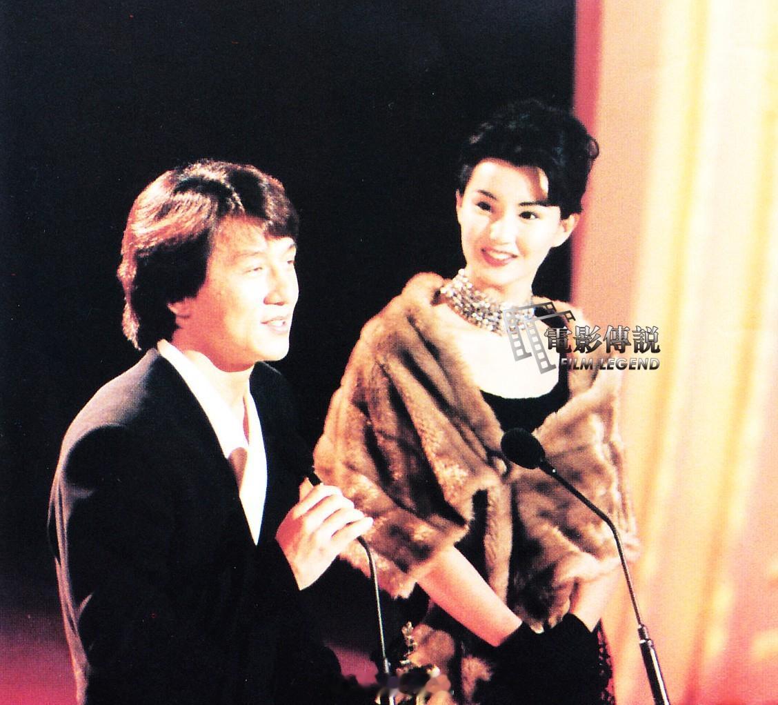#電影傳說扫描# 1992年，#成龙# 凭借电影《警察故事3超级警察》获得第29