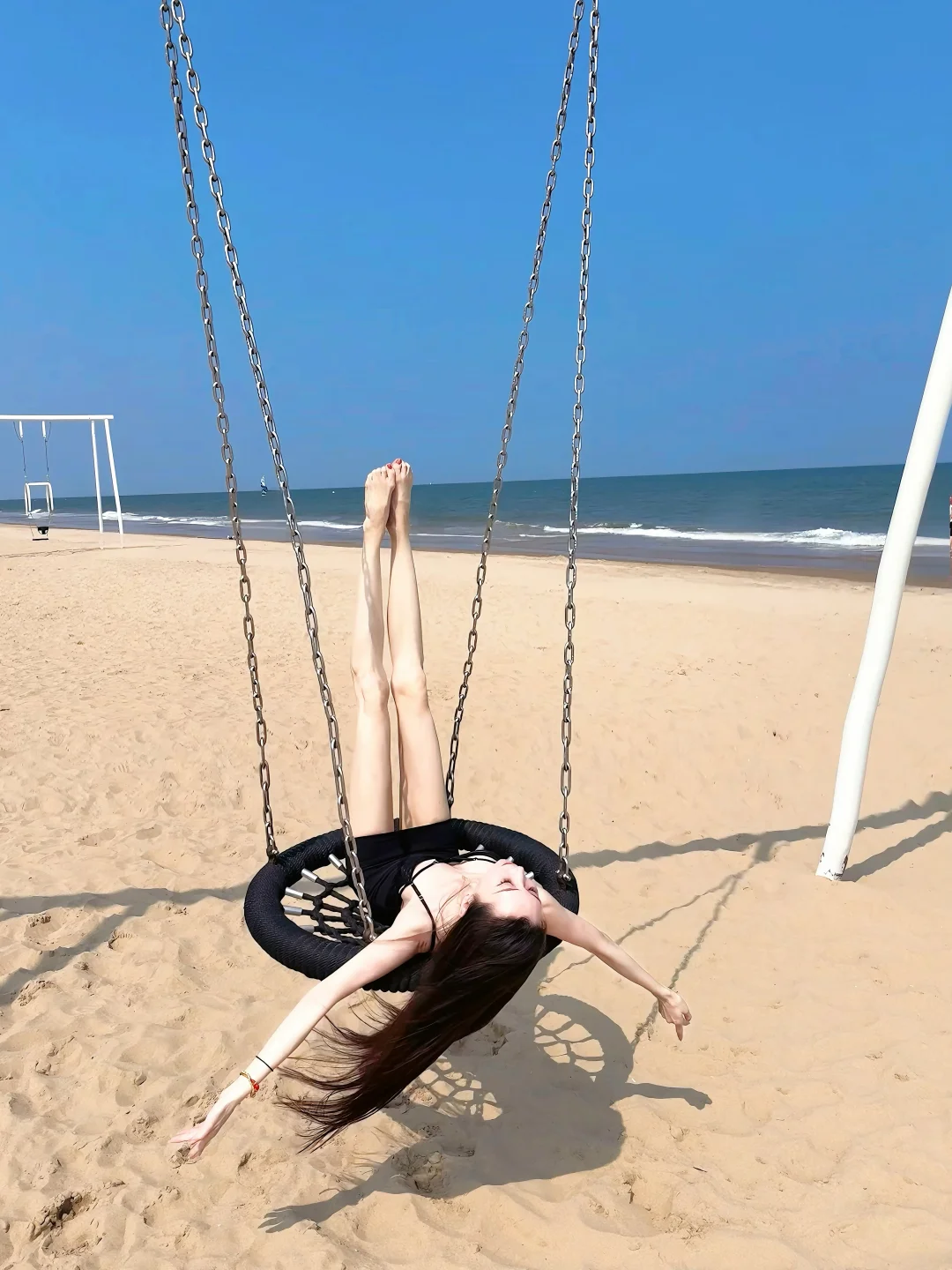 想看看大家在海边荡秋千的照片📷