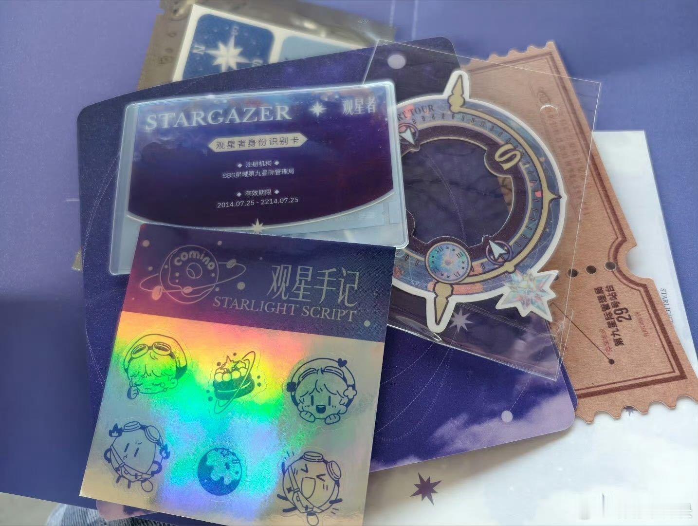 周深做米字星物料发狠忘情了救命！现场有米星周边还藏彩蛋，周深做物料卷成这样，做他