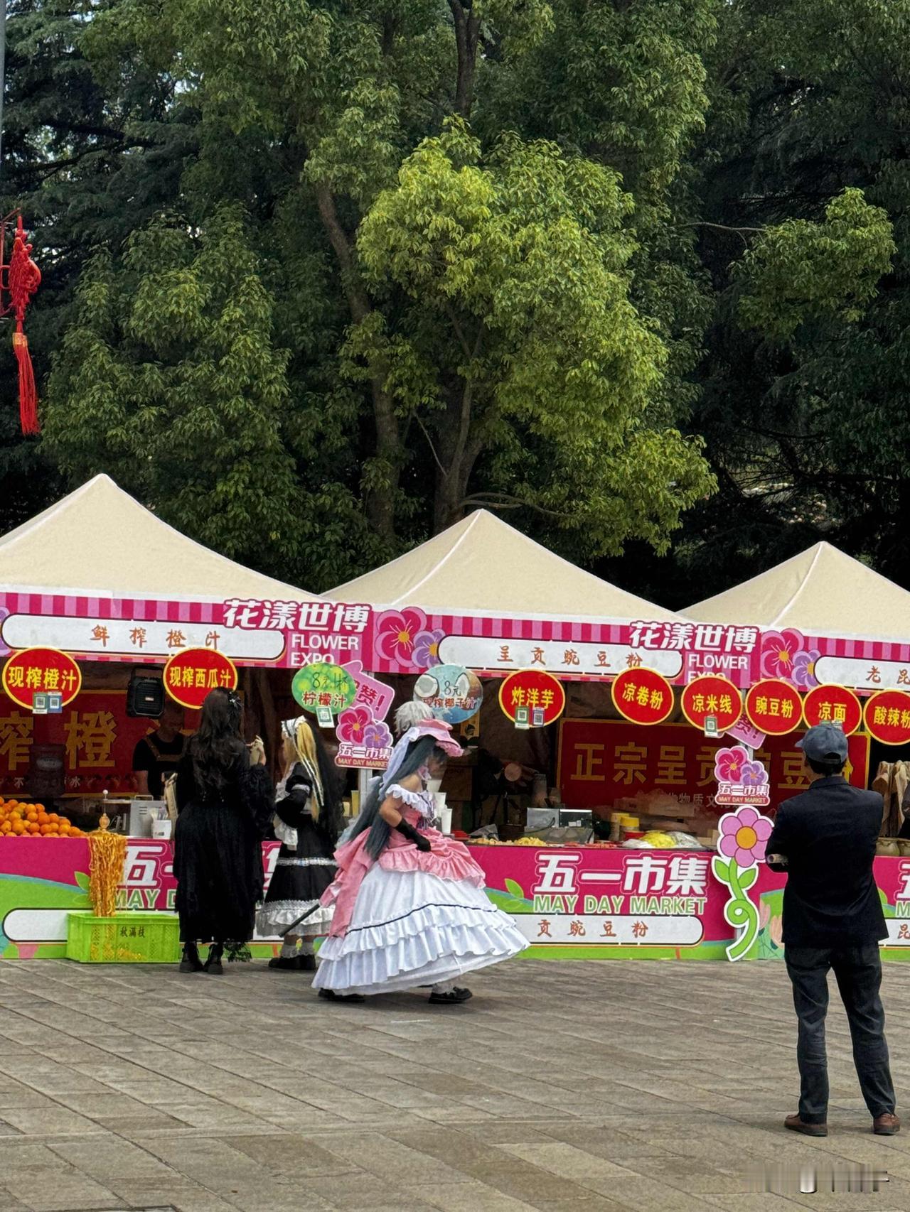 人老了，才算懂了，活的通透，断了红尘，是避世，还是活得淡然！

今天是五一劳动节