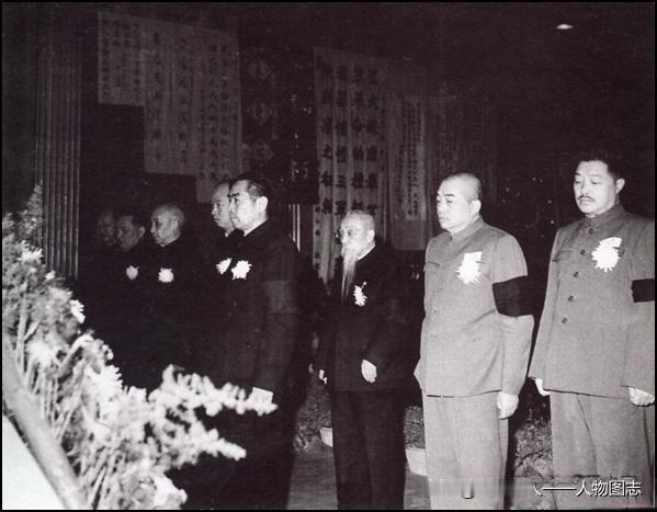 1954年12月7日上午十时，前中国人民解放军财务部部长杨立三同志追悼大会举行。