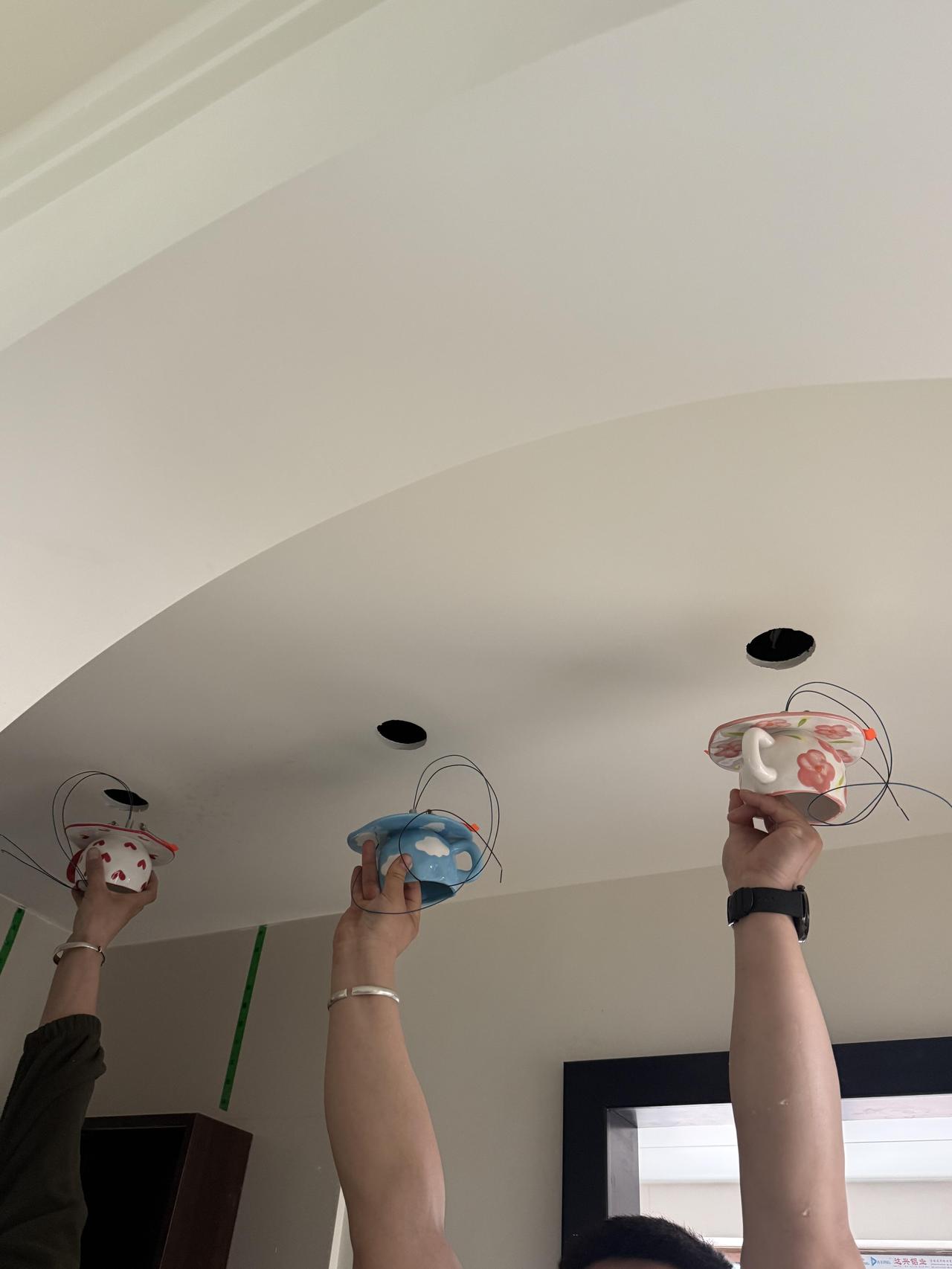 疯了！把喜欢的杯子全改成灯了
有点意思，装修时，把自己很喜欢的杯子，全变成家里的