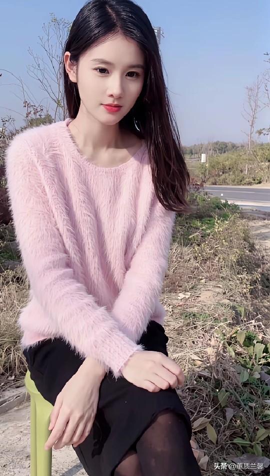 自信阳光，眼里有彼此，
接地气，天冷搬个凳子晒太阳，
懂得持家，动手不下馆子，