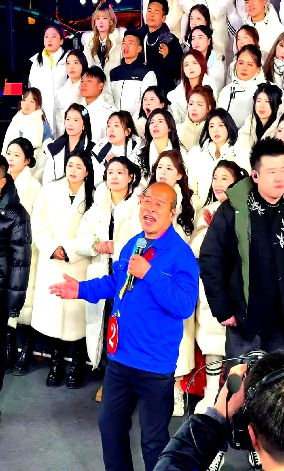 最近很多人都在聊，说索图怎么突然就起来了，流量都快干过木森了。

木森那儿八点档