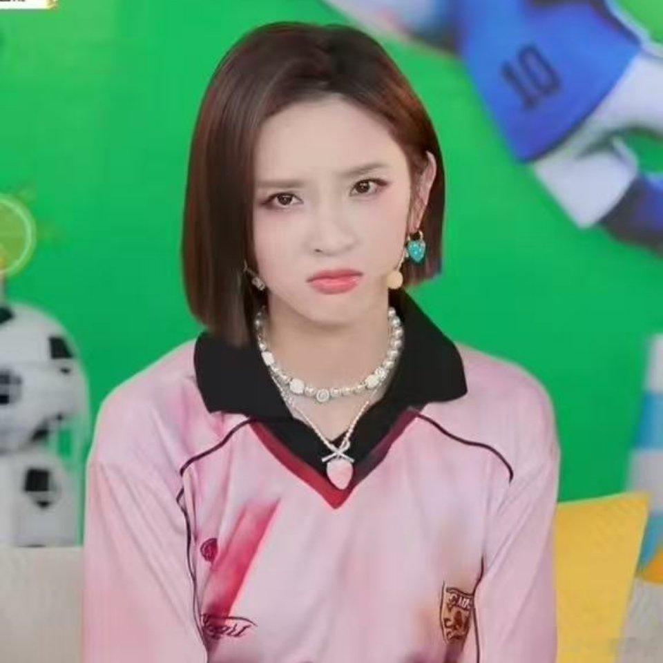 唐艺昕解说团出道唐艺昕姐说球粉色娇嫩正适合唐艺昕唐艺昕一身粉色造型也太绝了，温柔