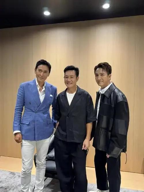 TVB老戏骨组团现身广州车展！岚图展台秒变“港剧片场”！
本以为车展是新车的主场