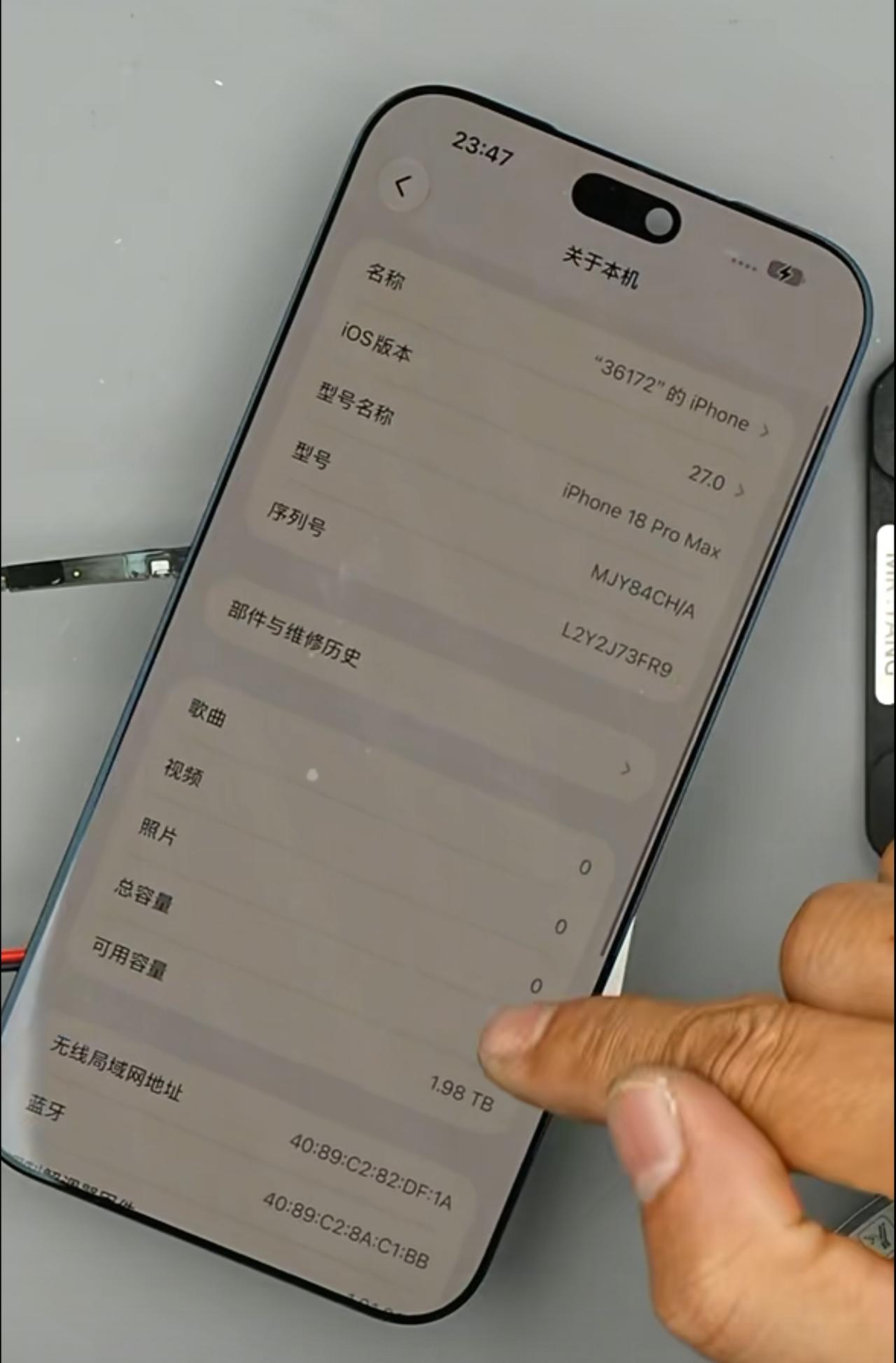 iPhone18pro Max扩容成功
杨长顺今晚挑战扩容
把一台黑色的18Pm