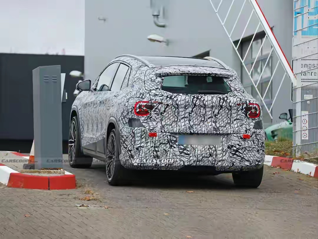 讲真的，以前奔驰的电动车总被吐槽是“油改电”，这次直接上了全新的MMA架构，纯电