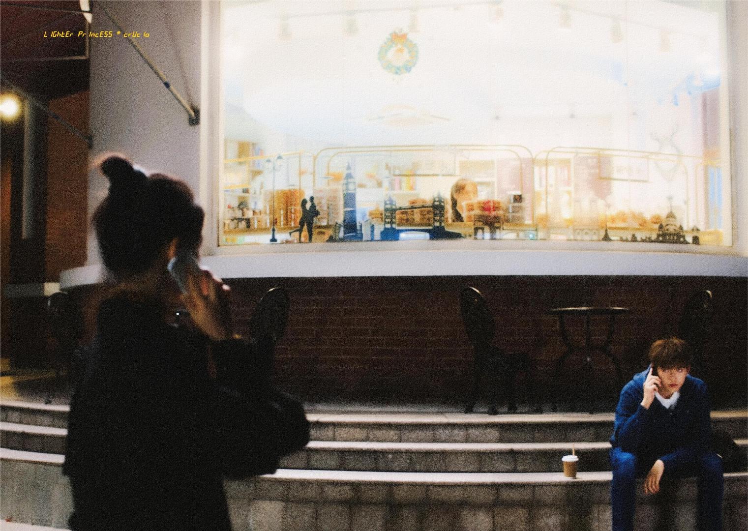 我就这样坐着，生活给我什么我就接着，拿走什么我就看着。 ​​​