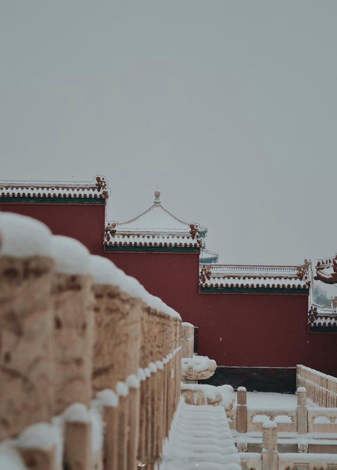 北京又下雪啦，很多人去拍故宫雪景了，去年我也拍过，真的很美，很治愈❤️❤️❤️！