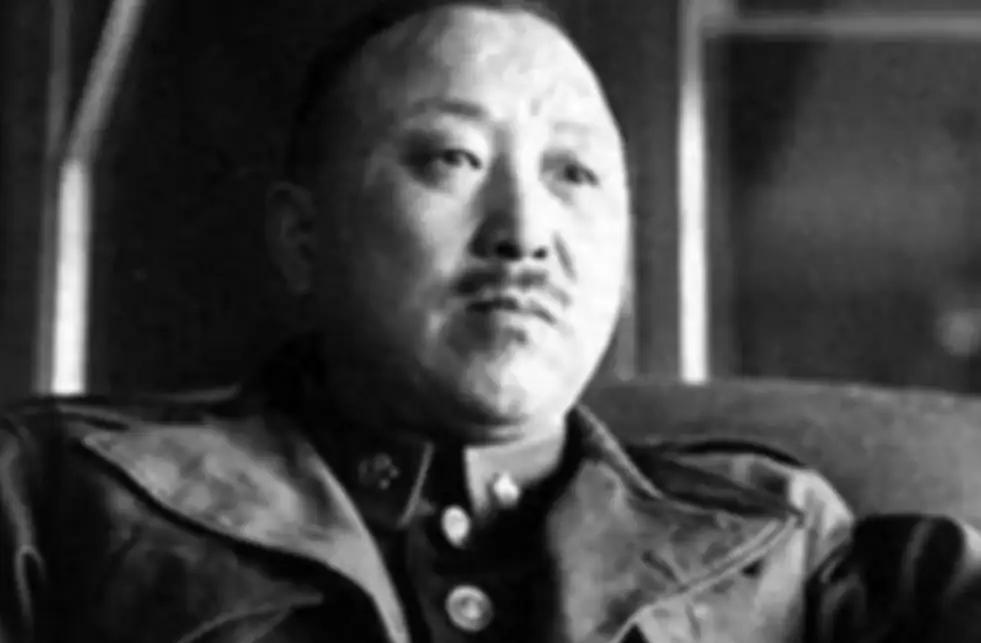 1949年，一个被蒋介石抛弃、穷到去当铺的国民党上将，竟敢给毛主席写信——不求官