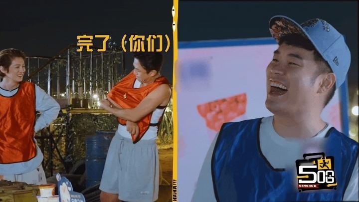 邓超衣服穿反了鹿晗不想和邓超一队哈哈哈哈哈 超哥说鹿晗连衣服都不会穿，结果自己才