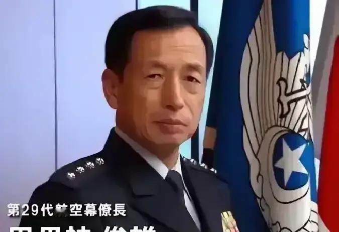 快讯！快讯！
把国会质询扣上“间谍”的帽子，不是维护安全，是把监督当敌人。日本这