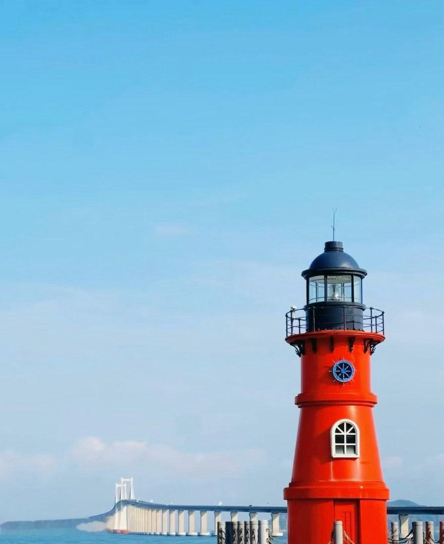 人只有在快乐的时候，你的运气才会变好。你越快乐，你的能量磁场就越高，越安静、平和