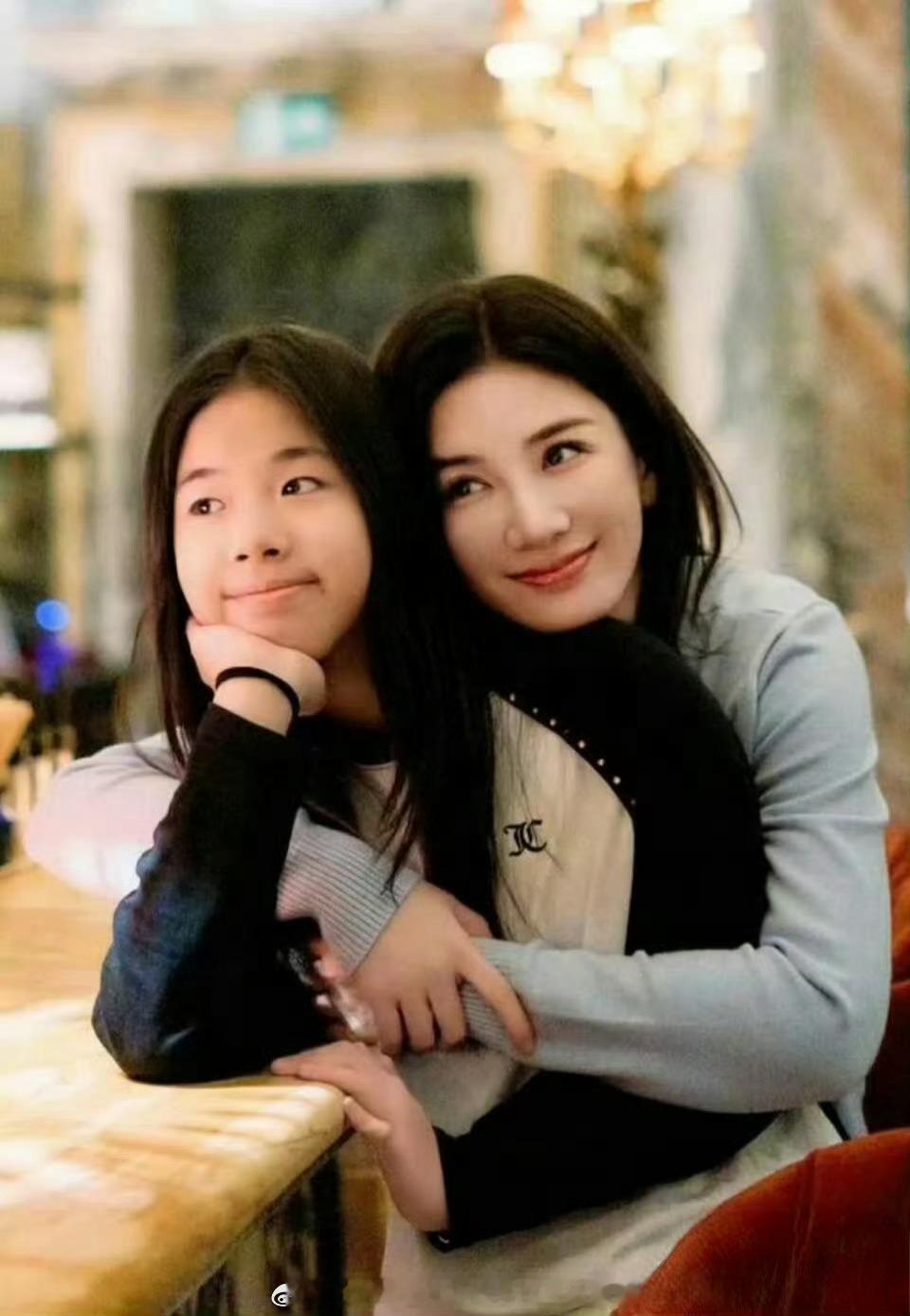 黄奕回应女儿出道尊重孩子的选择！ 黄芊玲12岁就有勇气追求梦想，放弃留学去韩国当
