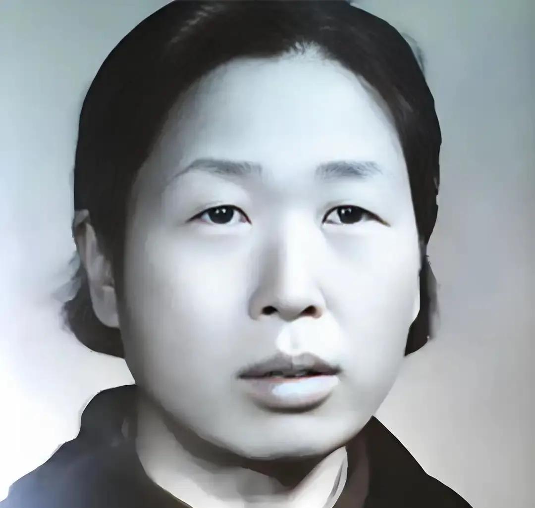 1977年底，原中组部副部长高淑兰被中央免去职务。她收拾好办公桌上的私人物品，交