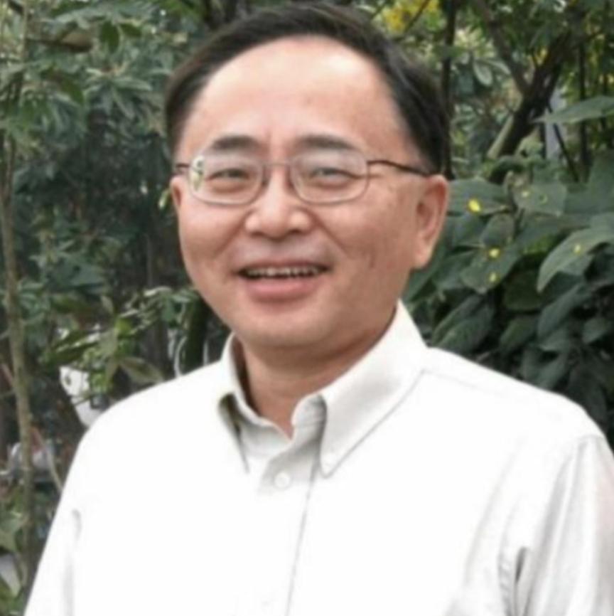 烈士江姐的儿子彭云在美国定居，中国记者问他为什么不肯回国？他的回答很现实，却也很