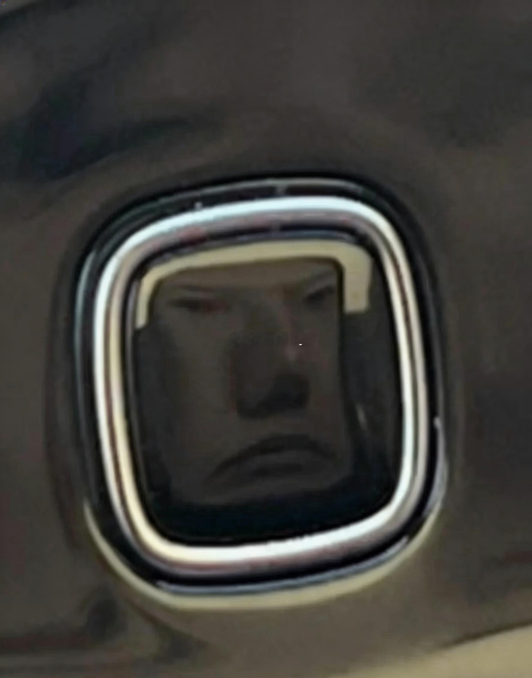 触摸方向盘的第一批受害者出现了，哈哈哈哈哈 