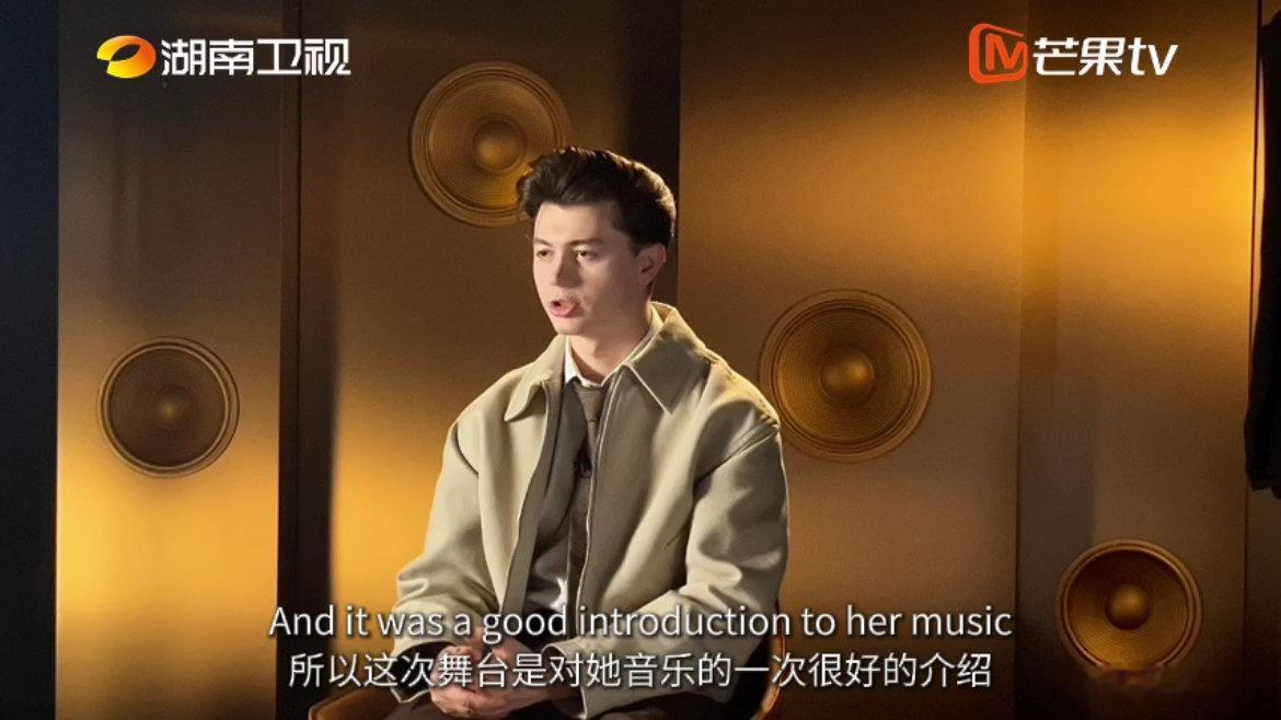 艾略特看到张远离开舞台很难过艾略特很欣赏张远做音乐的态度，每一场舞台都拿出十足诚
