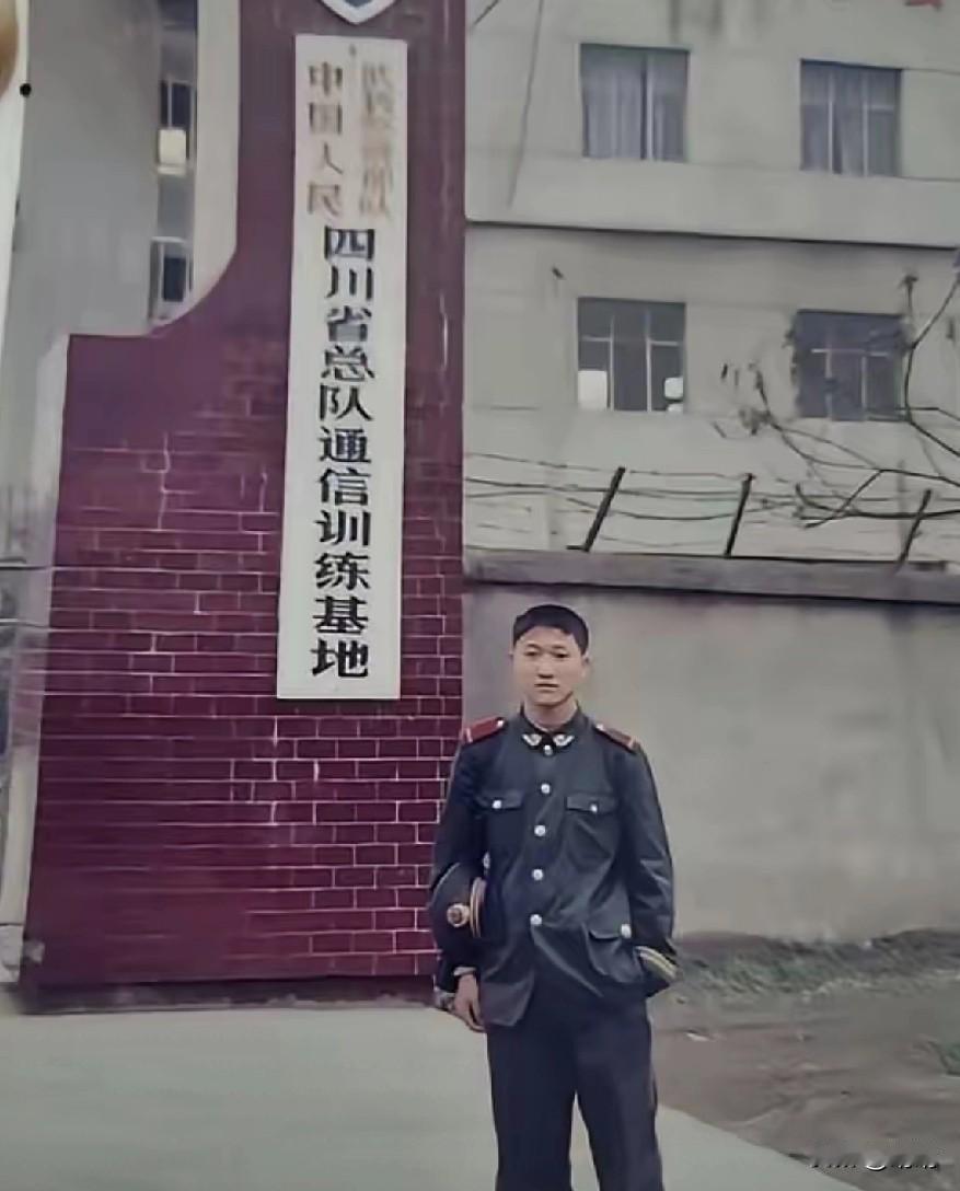 英雄本色——武警冉松柏的英雄故事2006年8月1日，武警重庆总队执勤大队冉松柏，