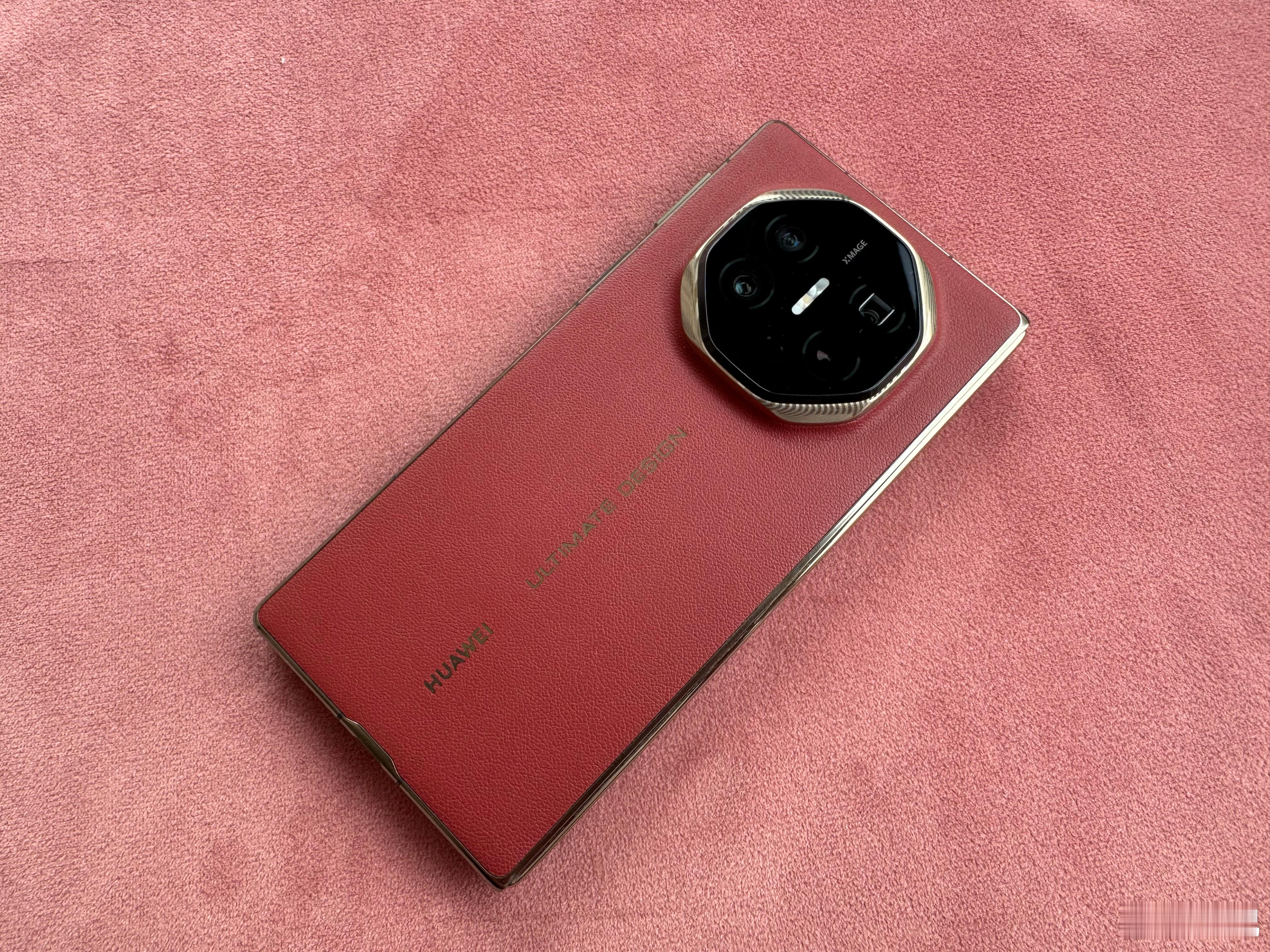 用了一天，简单感受。1，情绪价值拉满。2，产品成熟度很高，厚重程度相当于mate