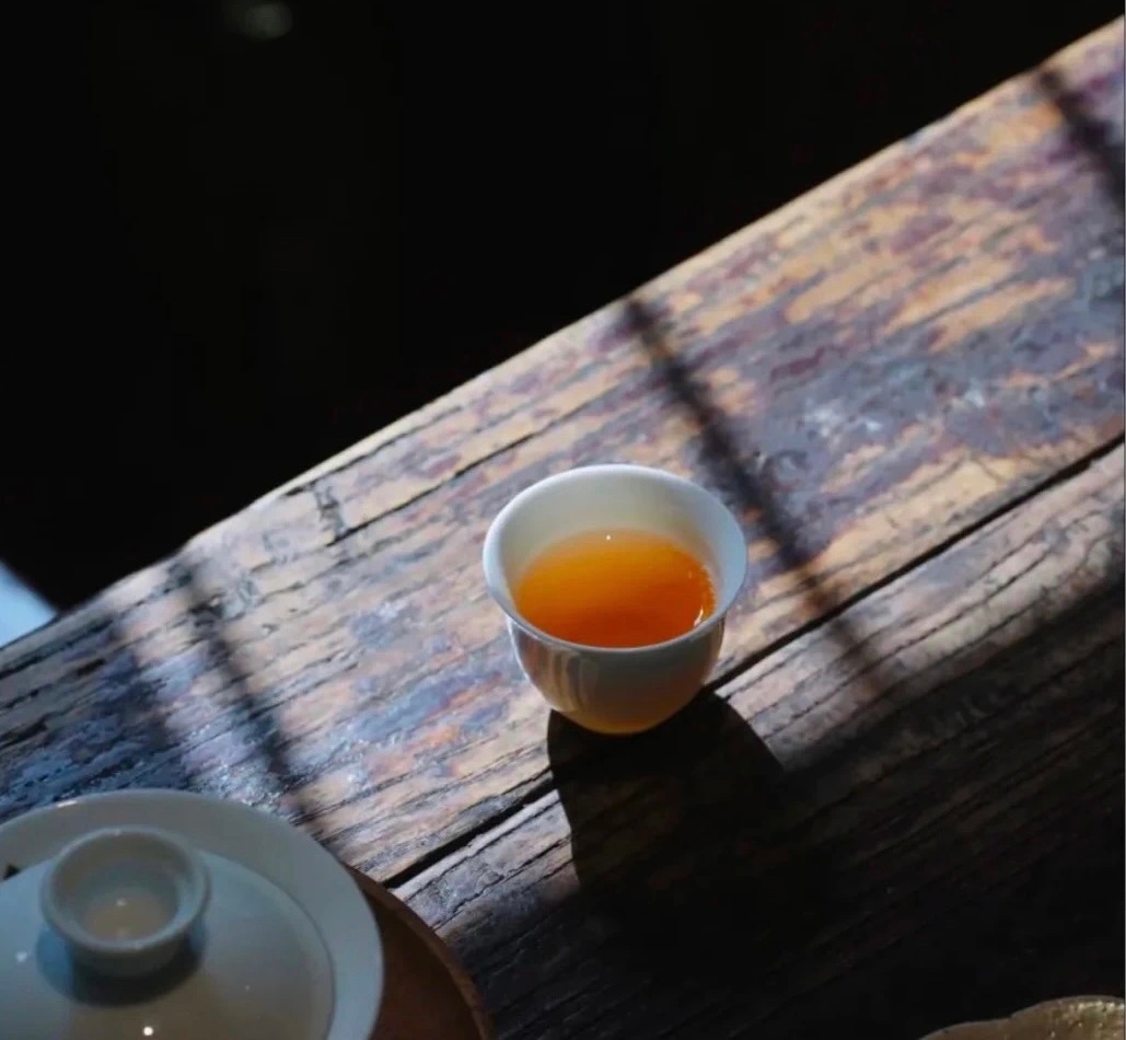 早上跑完步缓冲的时候。大概思索了一下2月份的状态，我觉得用混沌来形容不为过。一来