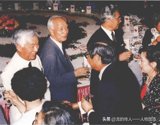 1986年6月16日，政协全国委员会和中共中央统战部在北京人民大会堂设宴欢迎荣氏