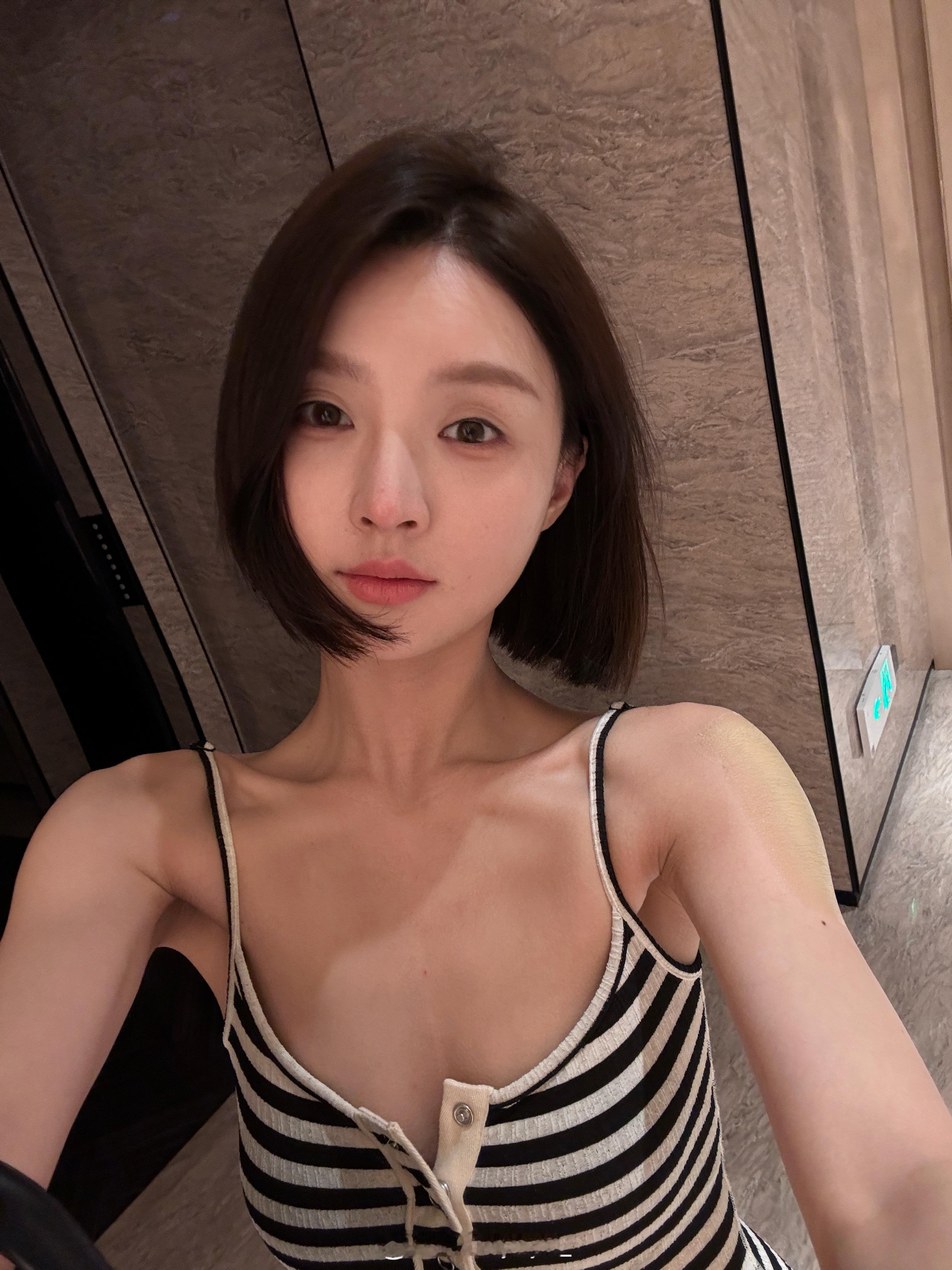 杂记更新一到下班时间  巴不得狠狠睡个三天三夜  稀少的生活随拍  也算证明  