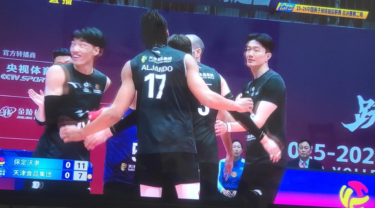 知道客场比赛不好打，没想到客场比赛这么难打！保定男排今晚主场比赛很猛啊！
保定男