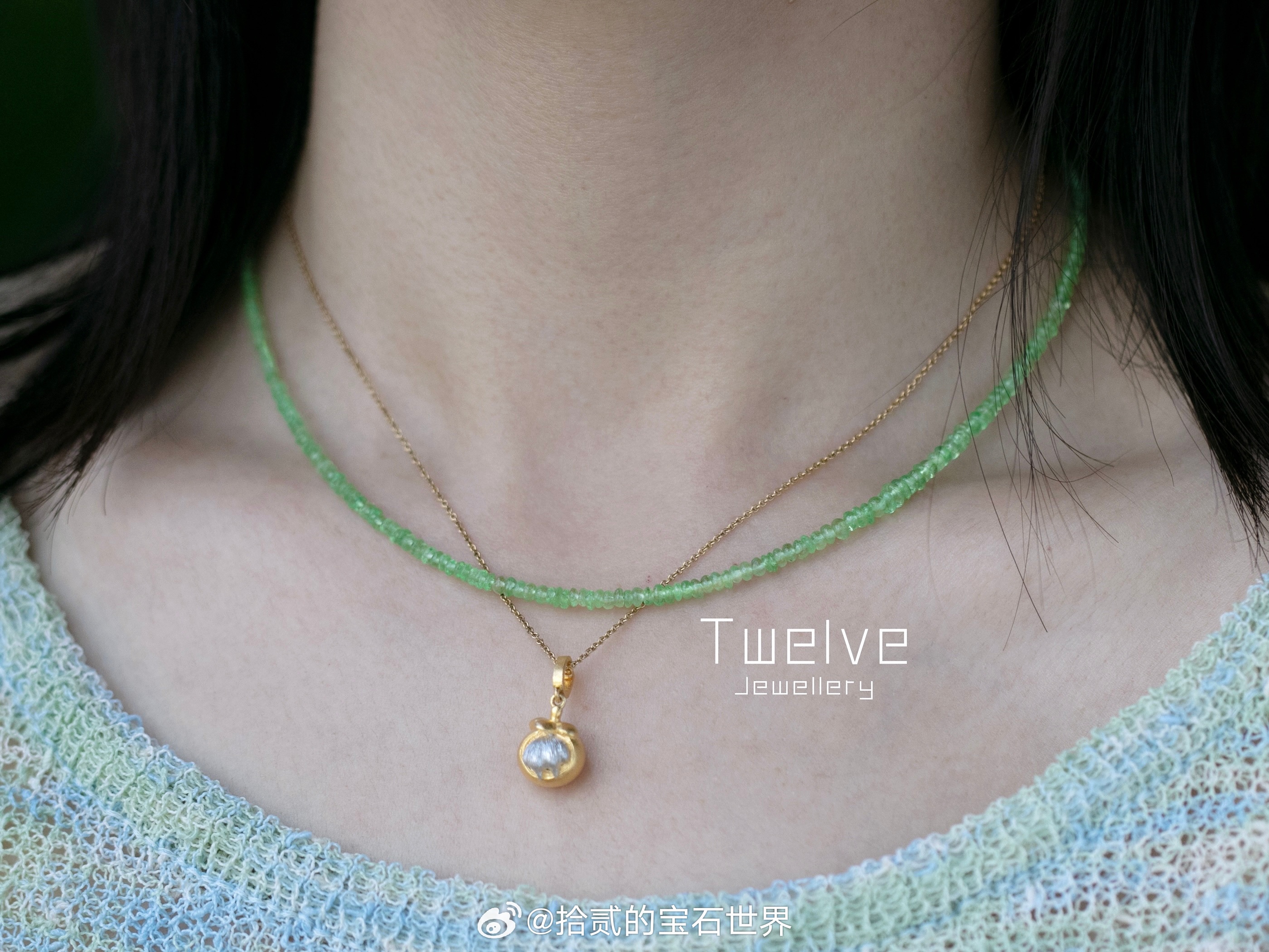 上沙弗莱随形算盘珠。天然无处理，苹果绿，很夏天的颜色，做了各种搭配来显示它的万能