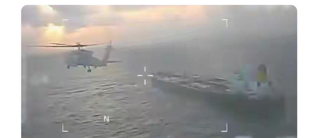 美国这行径简直就是海上“恶霸”！2025年12月20日，美国海岸警卫队在委附近海