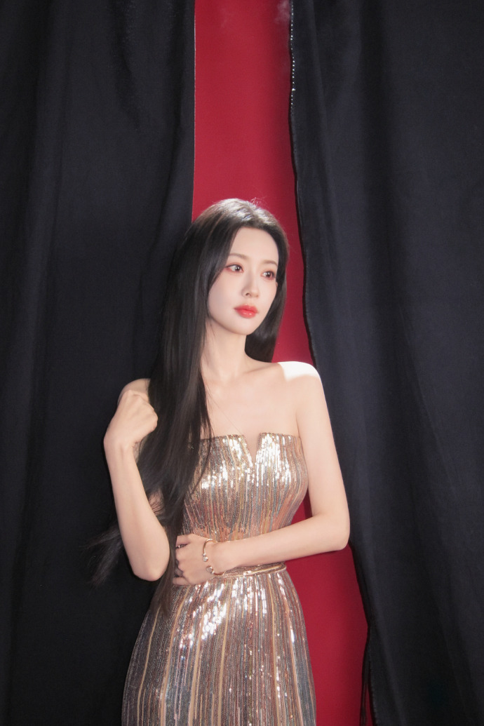 1、孟子义丁禹兮 他俩目前都是市场上蛮喜欢用的，鹅厂也在撮合两人二搭悬疑剧《沉默