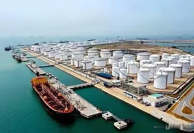 伊朗储油罐库存持续爆满，已开始利用海上浮式油轮储油

评：伊朗储油罐库容饱和，只