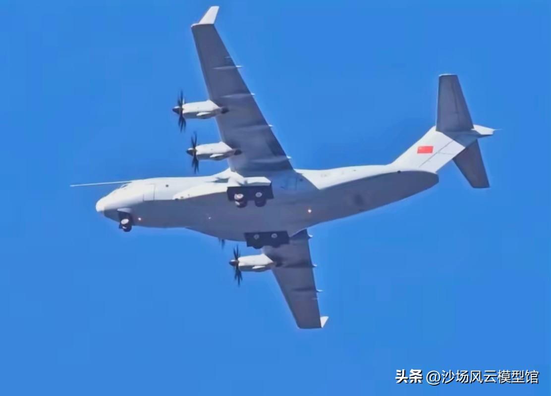 新型运 - 15战术运输机即将登场，其最大载荷或许接近35吨，而非外界所预测的3