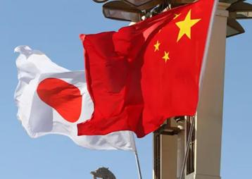 打着 "专守防卫" 的幌子，干着扩军备战的勾当 —— 日本政府 8 月 4 日发