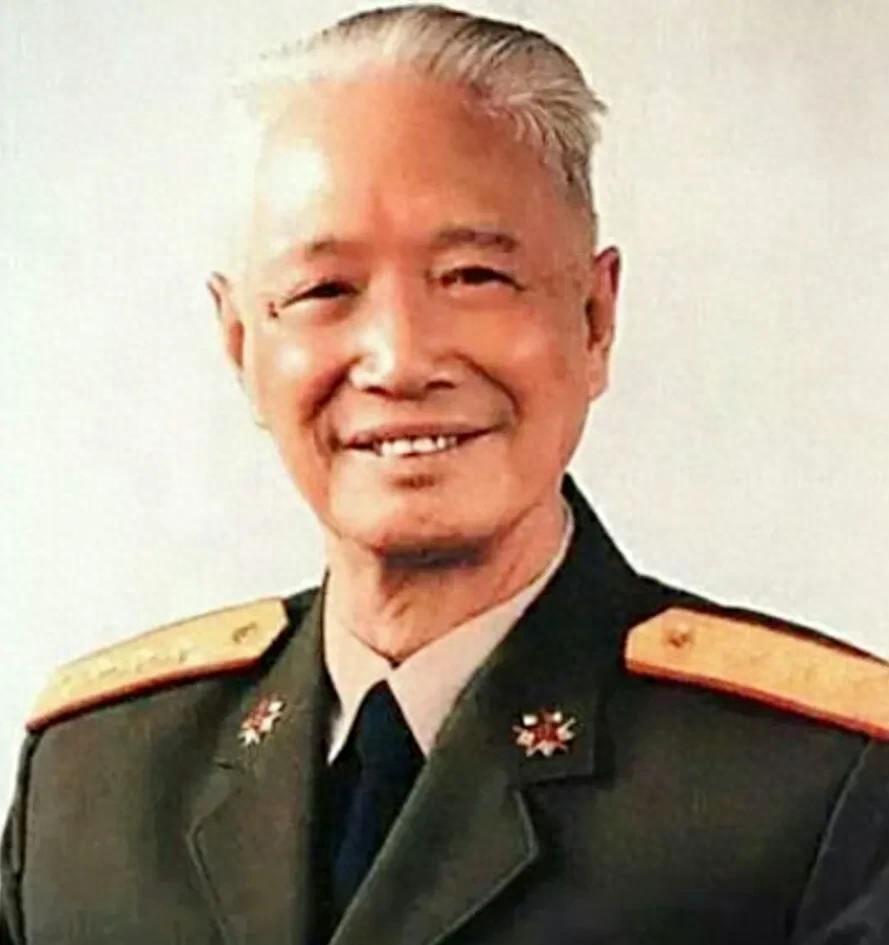 解放军历史上首位父子上将，父亲曾是粟裕参谋长，儿子成为第二炮兵政委，两代人殊途同