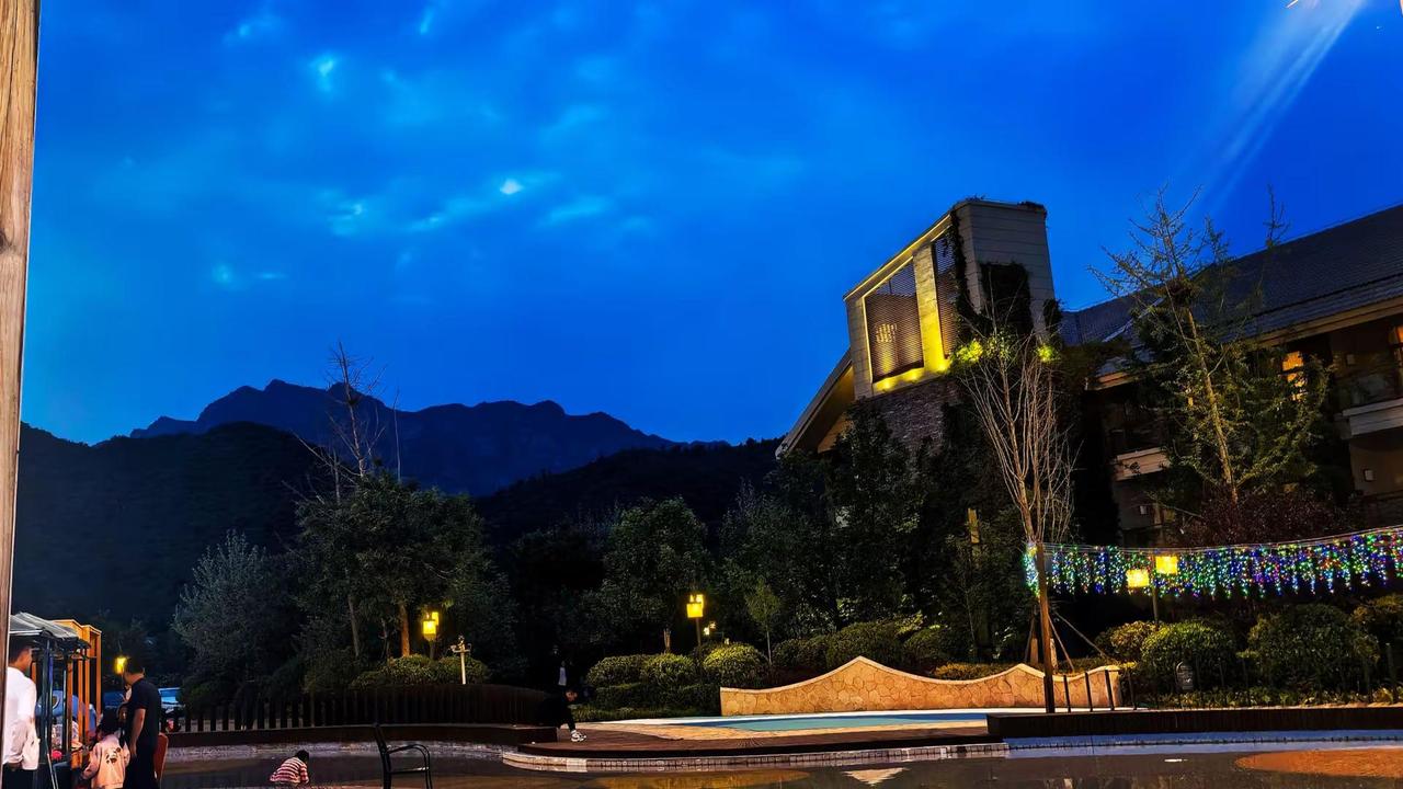 以前觉得沟通很重要，后来发现共鸣才是绝杀。因为如果对方听不懂，那么你说的一切都是