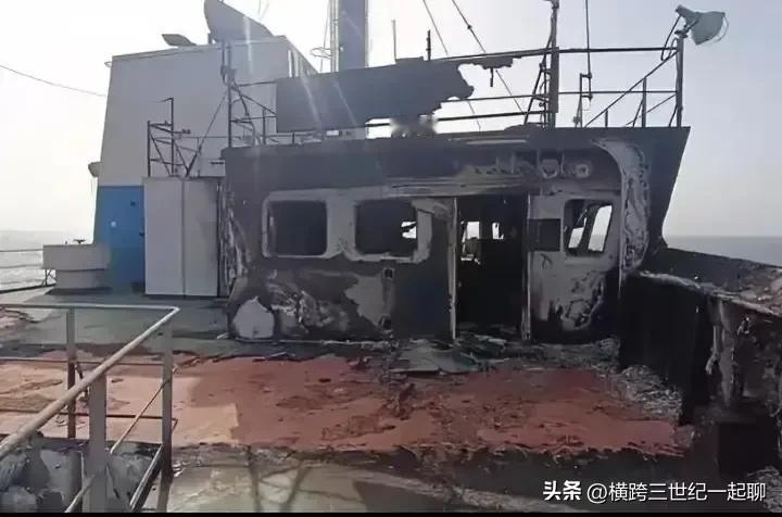 4月7日″金秋″号散装货船被炸，船体严重受损，二十二名船员受伤，被巴海军救起。