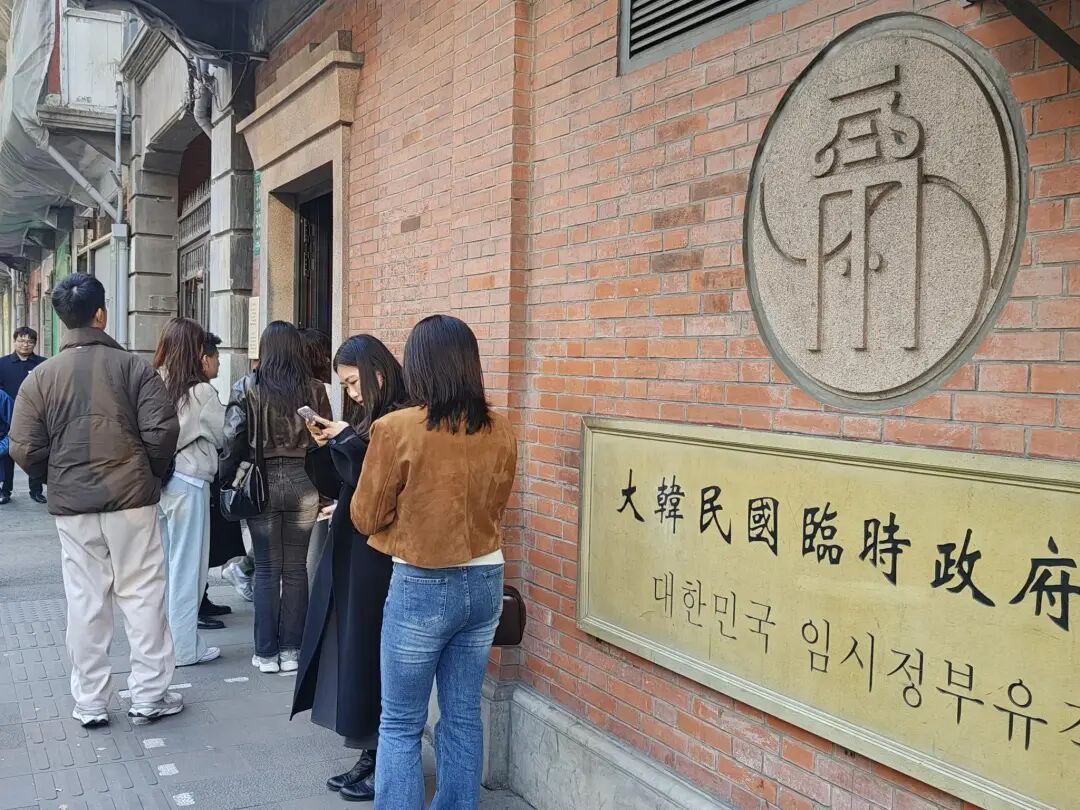 李在明谈韩国人周五下班去上海上海的韩国游客非常多。平型关路一个大润发超市一天就有