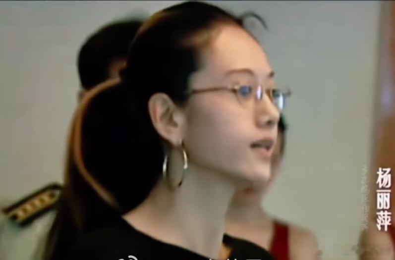 当年42岁的杨丽萍素颜现身舞蹈教室，被所有人认成了女大学生，从来没有发现她的骨相