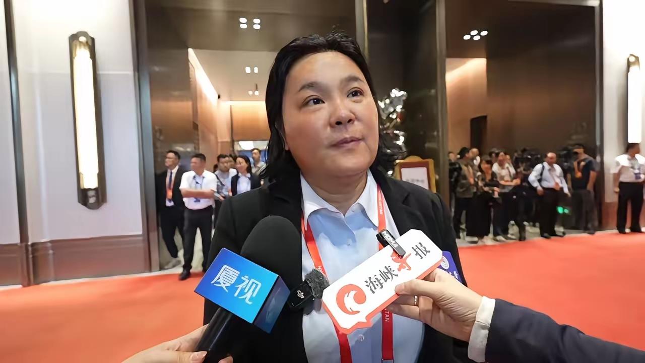 金门县的陈玉珍在海峡论坛上，对着在场的人不紧不慢的抛出一句话：“希望明年金门也可