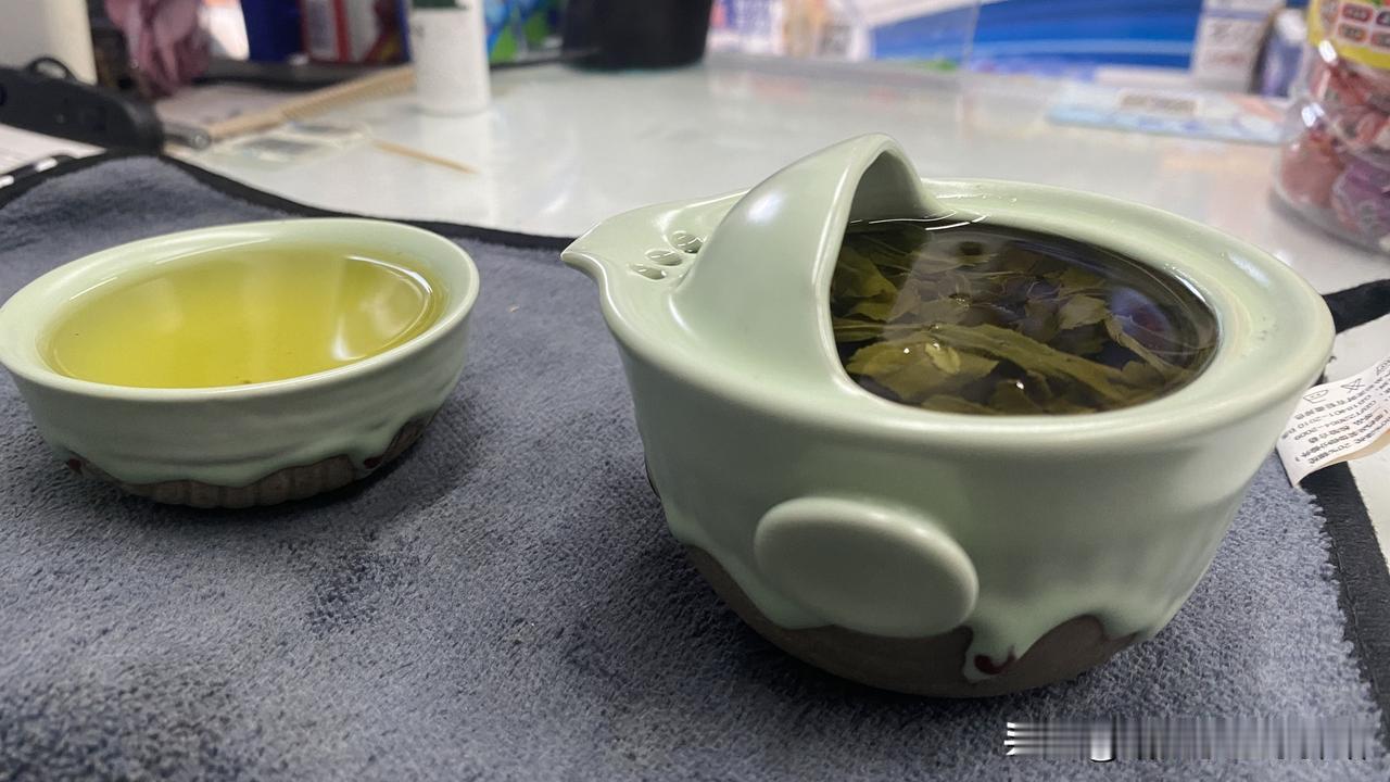 多年茶具，终于物尽其用，安排！

古有“停车坐爱枫林晚”，

今我“信阳毛尖莫等