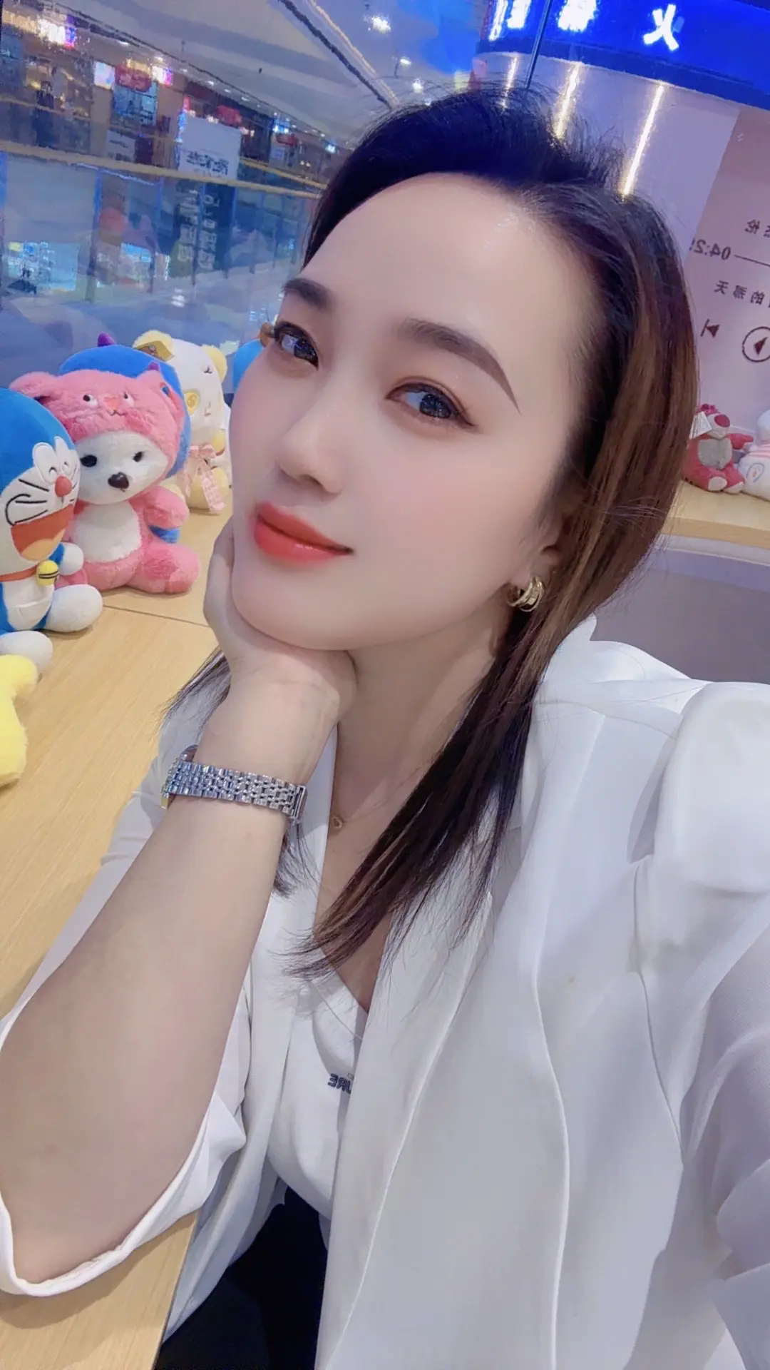 终究穿不了碎花裙，做不了那娇滴滴的女子，更不懂polo衫的深情 ，死犟...