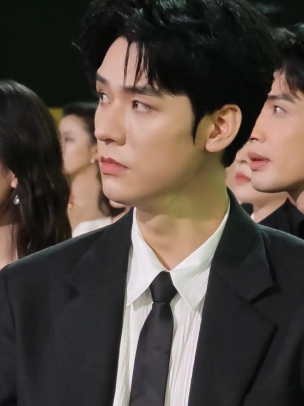 龚俊“亲吻鲨鱼”公开处刑hhh