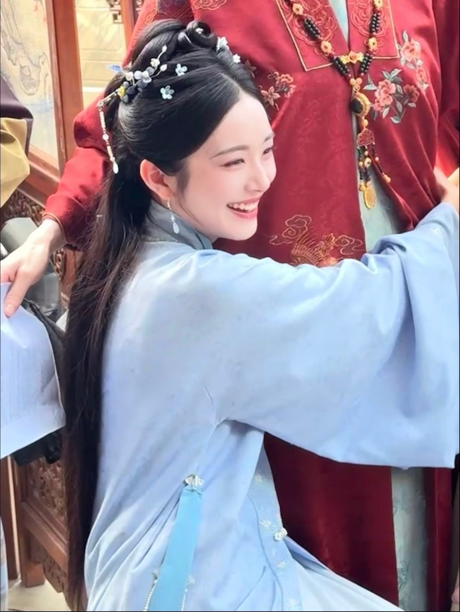 花开锦绣的女二看懂范雅客，才读懂底层女子的艰难。一生困在身份落差里，拼命想要挣脱