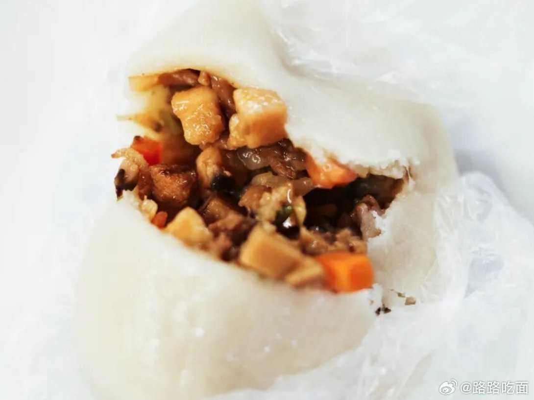 早上吃的炊圆，太顶饱了，现在还不饿在身边