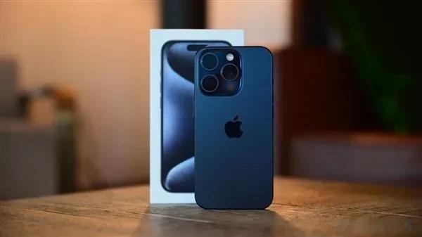 #iPhone15Pro蓝色钛金属价格暴#iPhone15 Pro蓝色最高跌了1